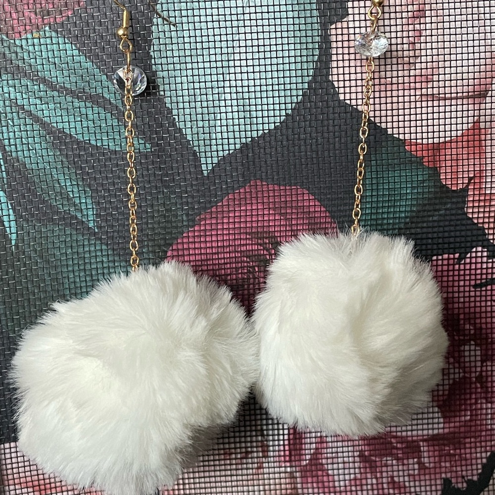 NEW BIG WHITE POM POM EARRINGS